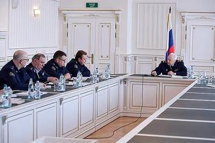斯基拉：国米接近谈妥今夏免签泽林斯基，双方将签约至2027年